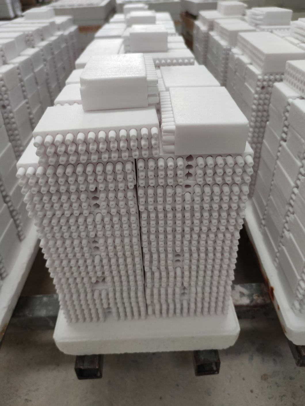 Manufacturer Customerization Wear-Resistant Anti-Corrosion High Temperature Insulation Heat-Treatment Aluminium Oxide Multi-Holes Porous Alumina Ceramic Filters