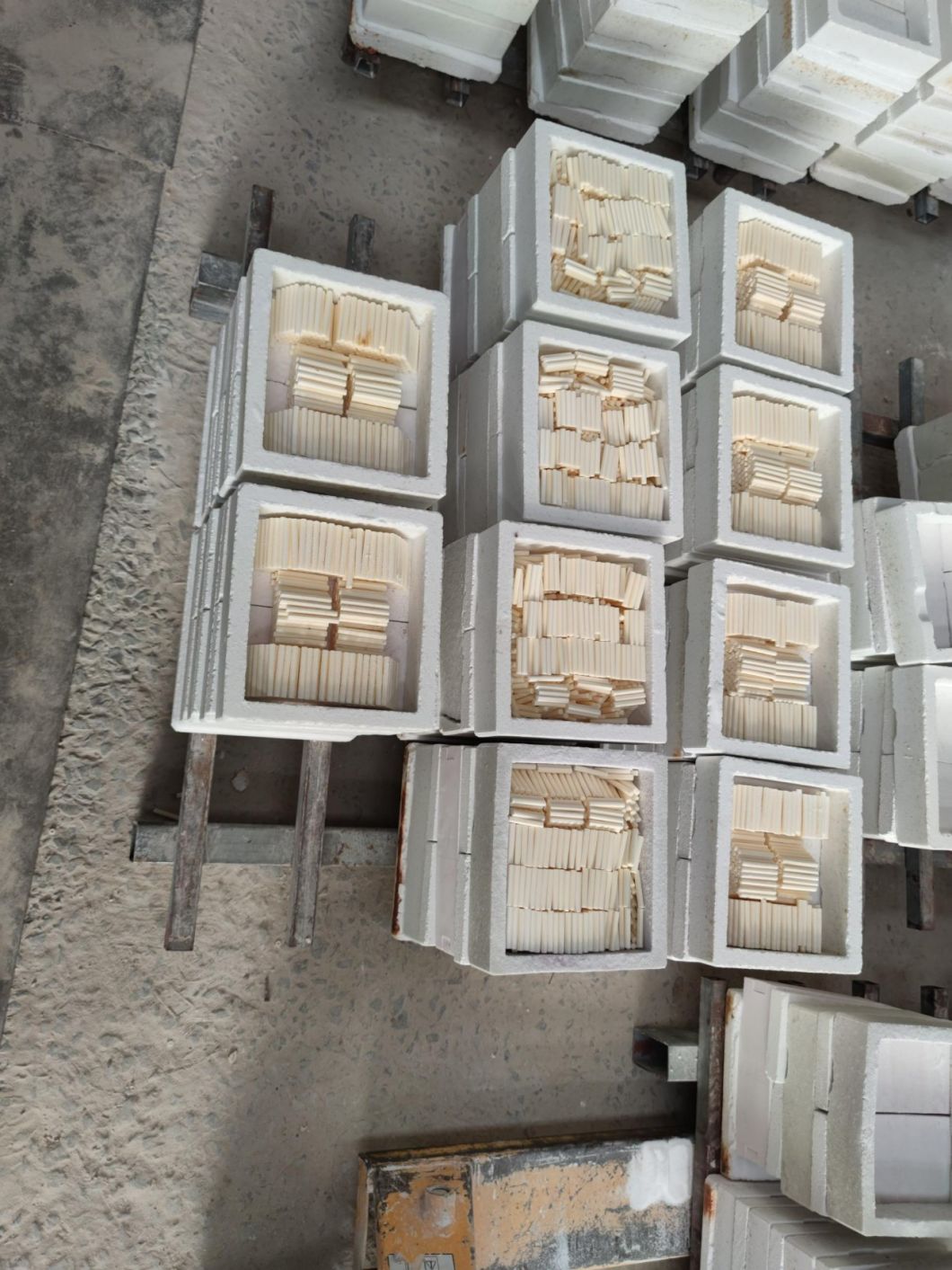 Manufacturer Customization Wear-Resistant Anti-Corrosion Insulation Refractory Cerium Oxide Square Ceria Industrial Ceramic Boards Substrates Bricks Plates