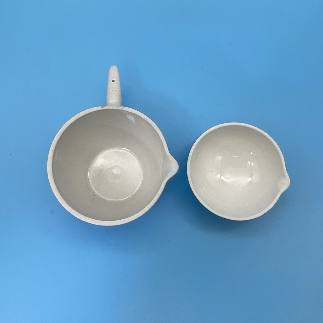 Manufacturer Customization Wear-Resistant Anti-Corrosion Heat-Treatment Insulation Evaporation Round Bowl with Hand Alumina Ceramic Boiling Pans Pots