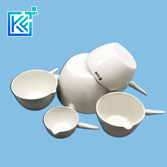 Manufacturer Customerization Wear-Resistant Anti-Corrosion Heat-Treatment Insulation Evaporation Round Bowl with Hand Alumina Ceramic Crucibles Pans